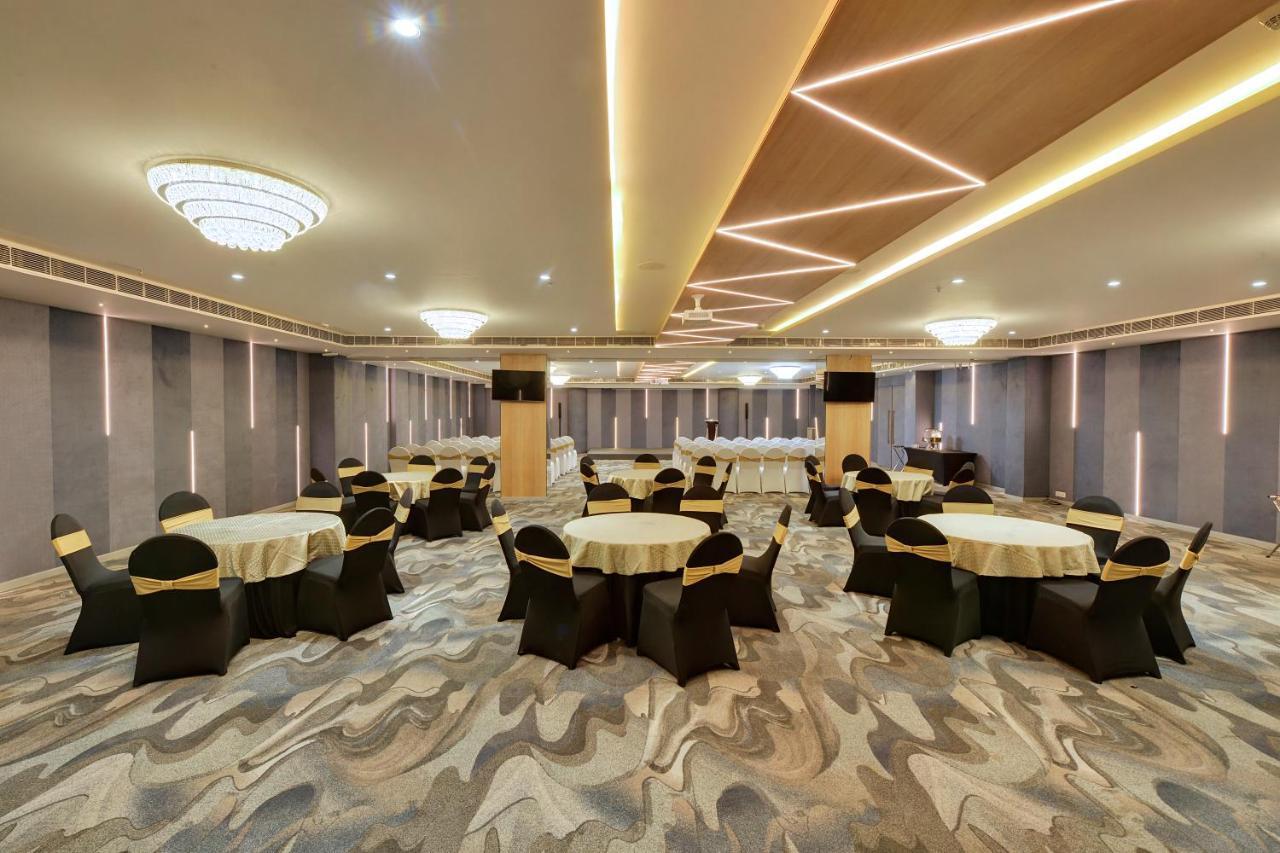 Clarion Hotel Bangalore Yesvantpur Exterior foto
